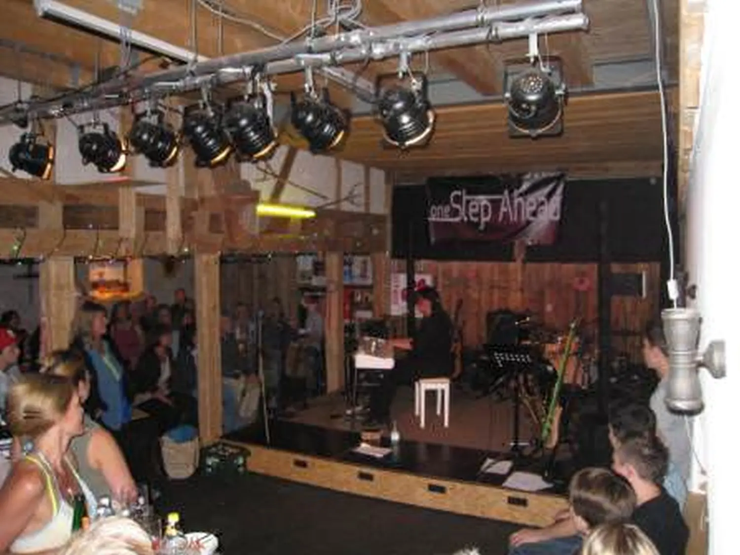 Die Leute haben viel Spaß beim Event by Längestadl